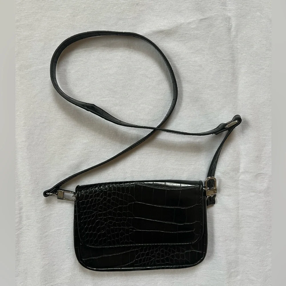 Urban Outfitters Black Bag - Picture 2 of 5
